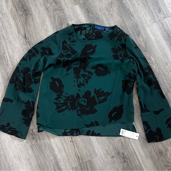 Women’s Dress Blouse - Picture 2 of 3